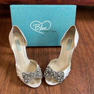 Betsy Johnson Ivory Satin pumps